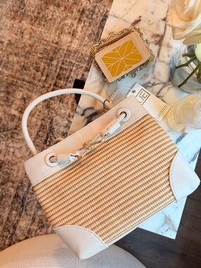 Avara Tan Raffia White Trim Bag NWT